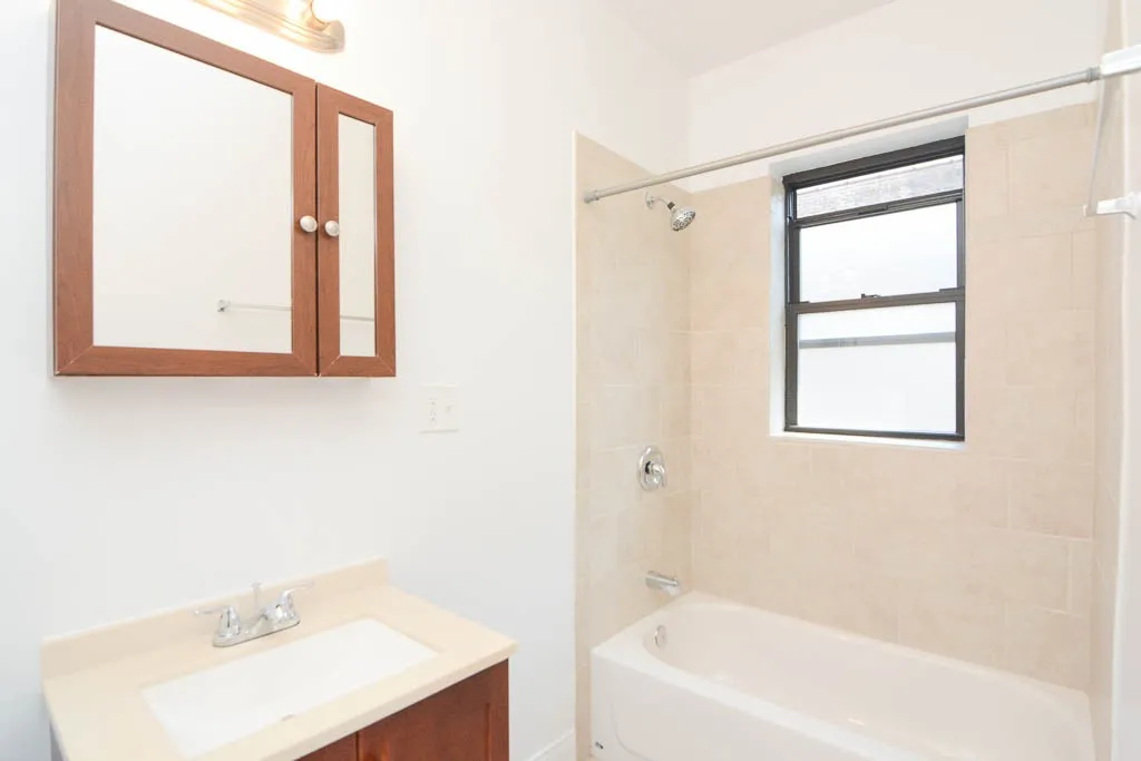 626 W Cornelia Ave, , 60657, USA 60657-unit#3S-Chicago-IL