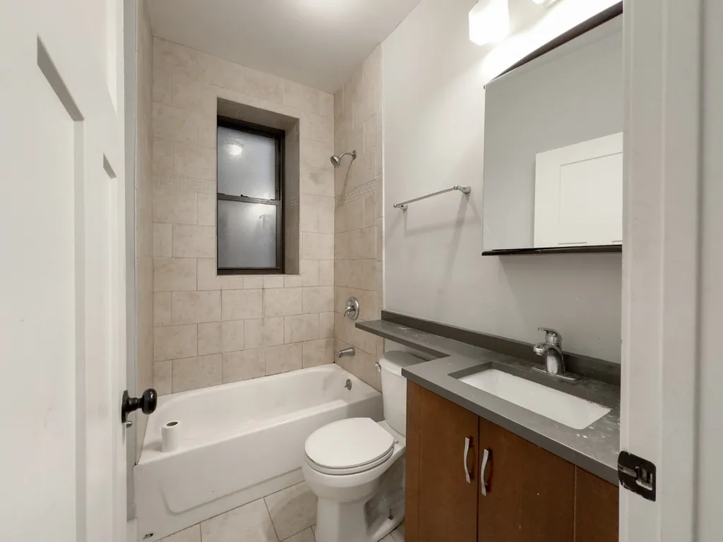 645 W Oakdale Ave, ,  60657, USA 60657-unit#3-Chicago-IL