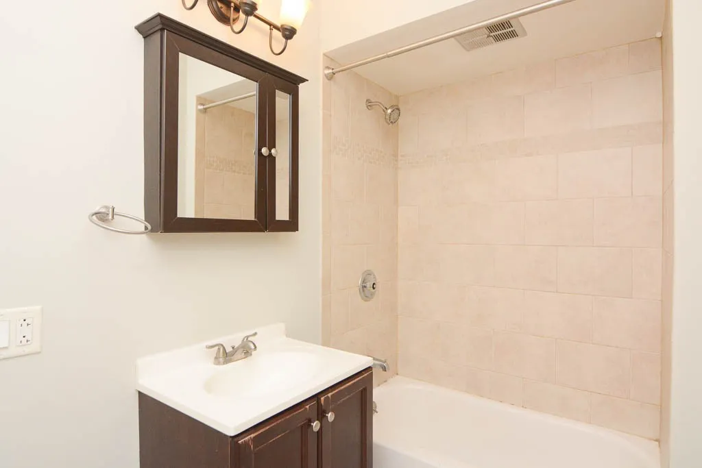 837 W Wolfram St, ,  60657, USA 60657-unit#301-Chicago-IL