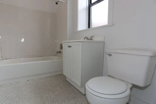 821 W Waveland Ave, ,  60613, USA 60613-unit#1S-Chicago-IL