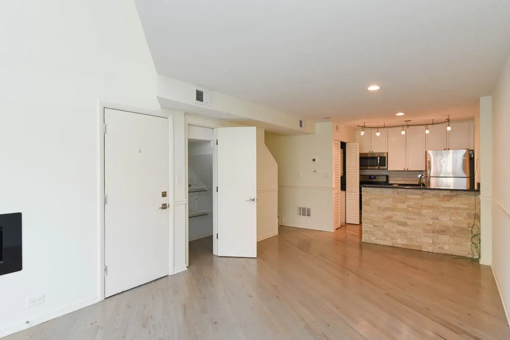954 W Grace St, ,  60613, USA 60613-unit#A102-Chicago-IL