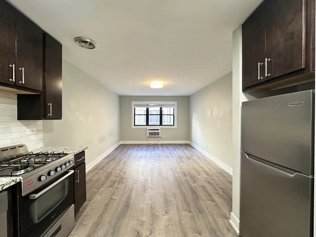 445 W Barry Ave, , 60657, USA 60657-unit#418-Chicago-IL