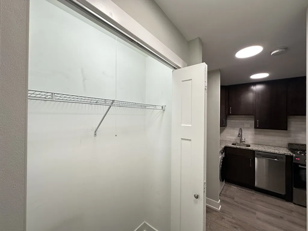 445 W Barry Ave, ,  60657, USA 60657-unit#418-Chicago-IL