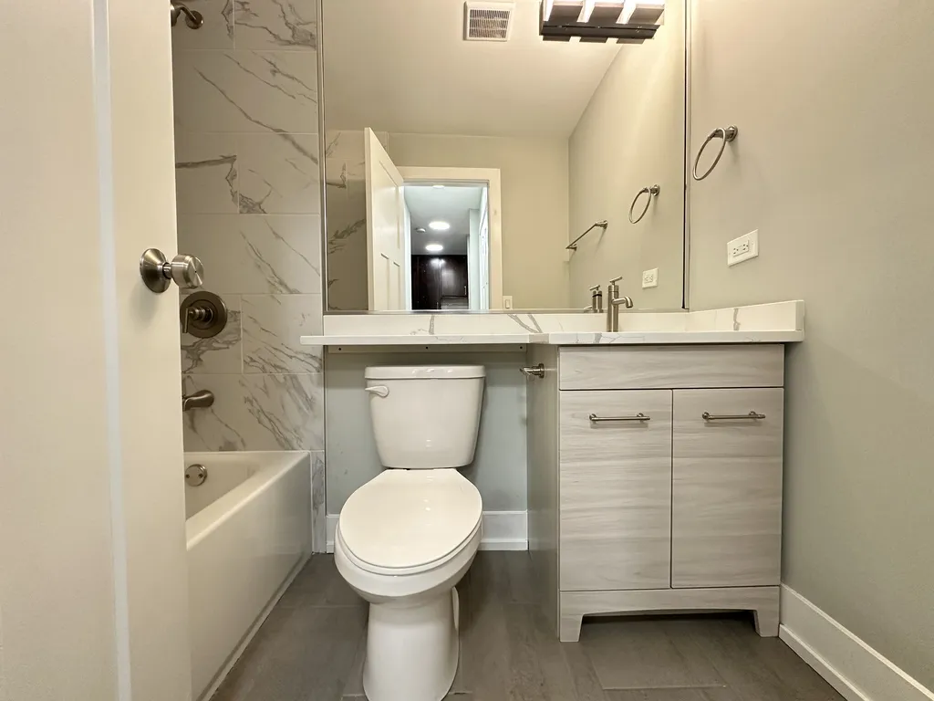445 W Barry Ave, , 60657, USA 60657-unit#418-Chicago-IL
