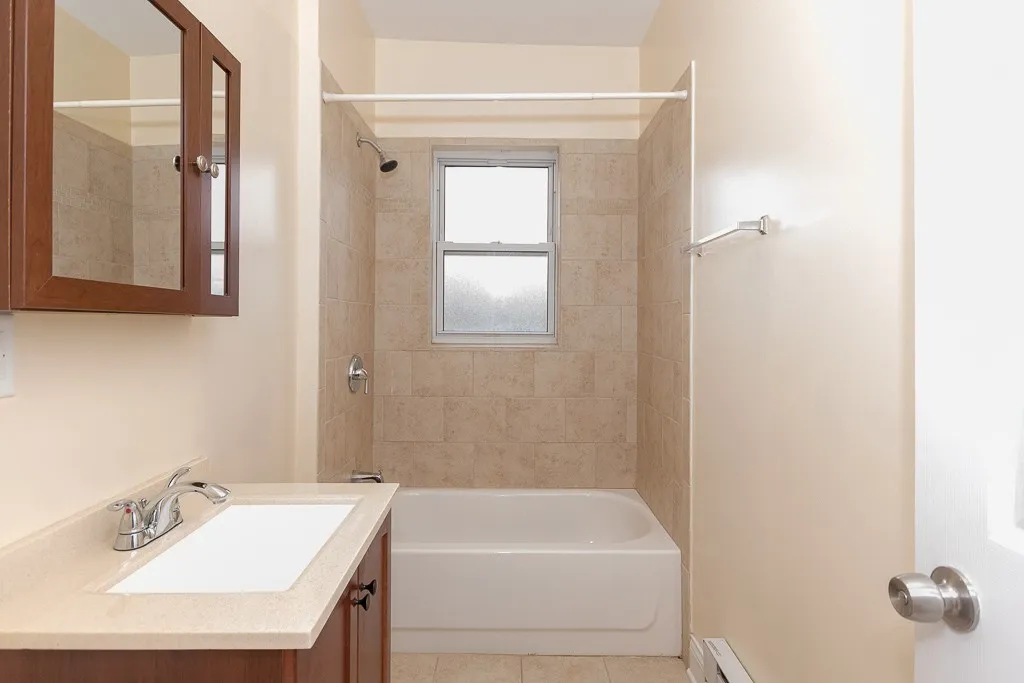 949 W Cornelia Ave, ,  60657, USA 60657-unit#3A-Chicago-IL