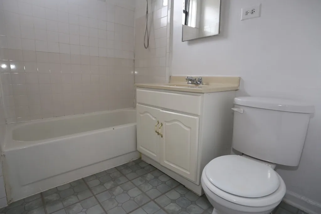 827 W Waveland Ave, ,  60613, USA 60613-unit#3S-Chicago-IL