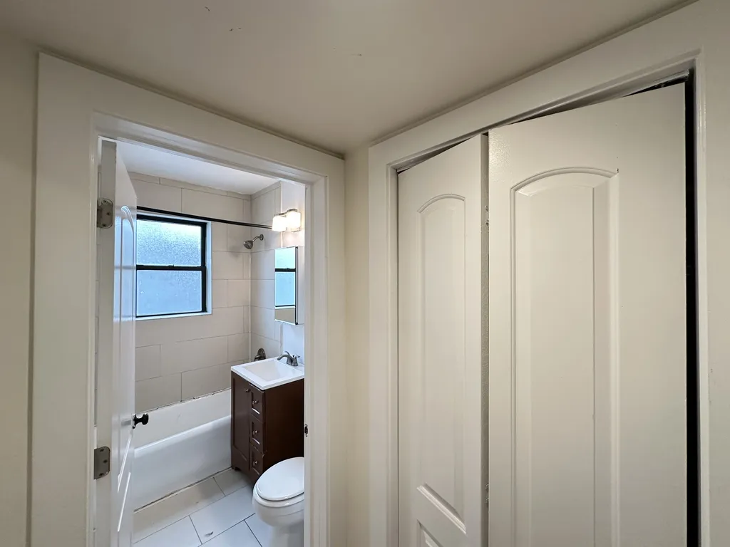 4034 N Ashland Ave, ,  60613, USA 60613-unit#2W-Chicago-IL