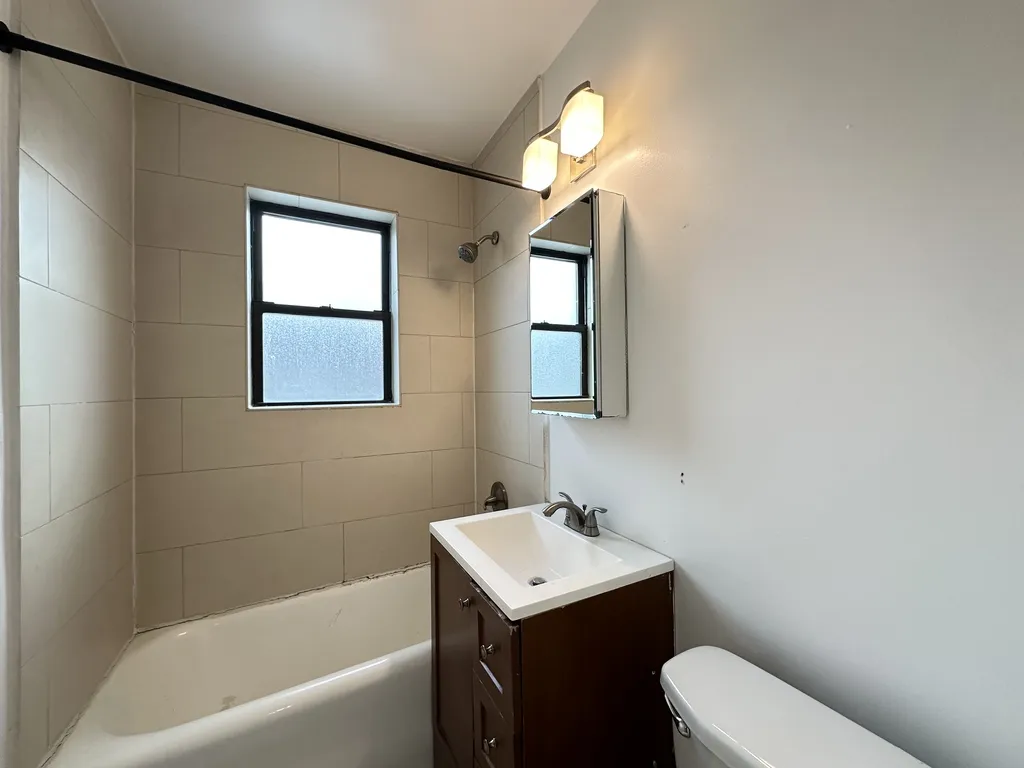 4034 N Ashland Ave, ,  60613, USA 60613-unit#2W-Chicago-IL