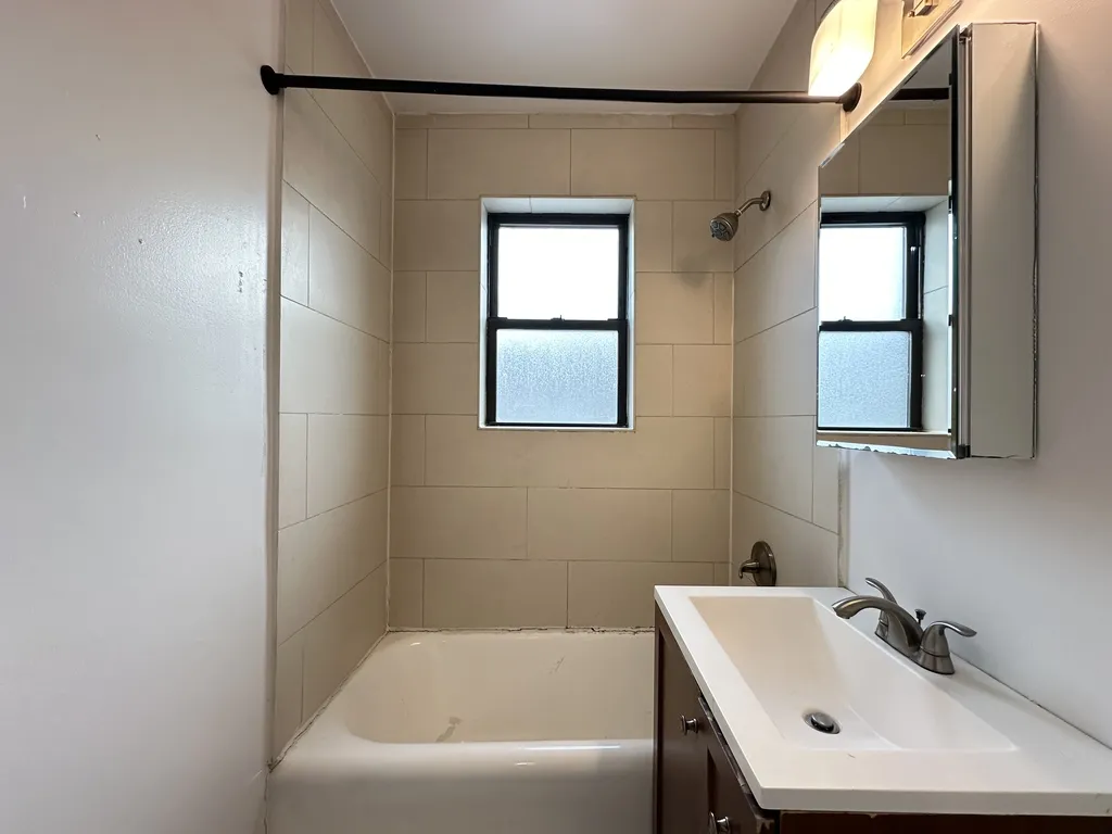 4034 N Ashland Ave, ,  60613, USA 60613-unit#2W-Chicago-IL
