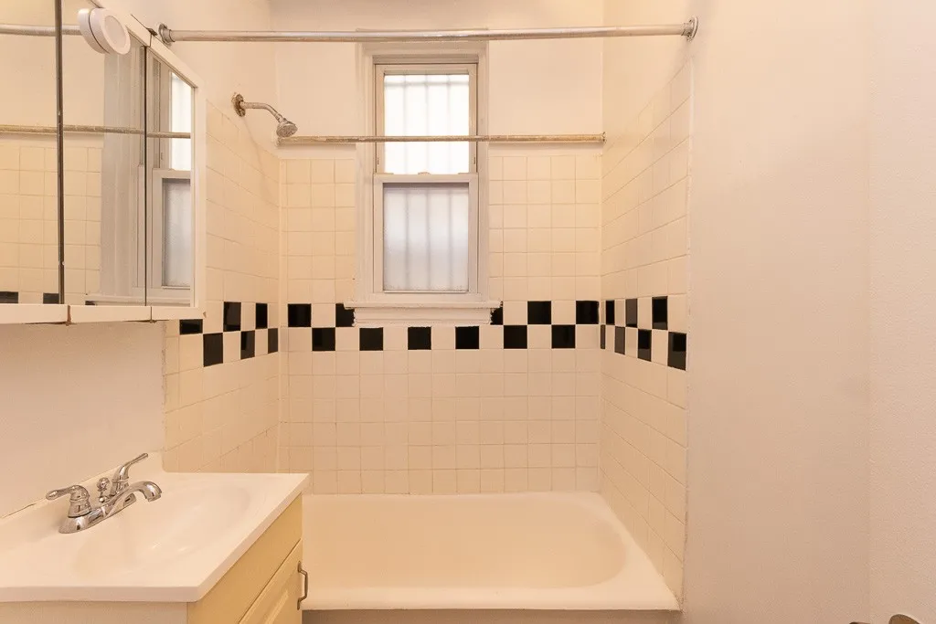 2827 N Burling St, , 60657, USA 60657-unit#02-Chicago-IL