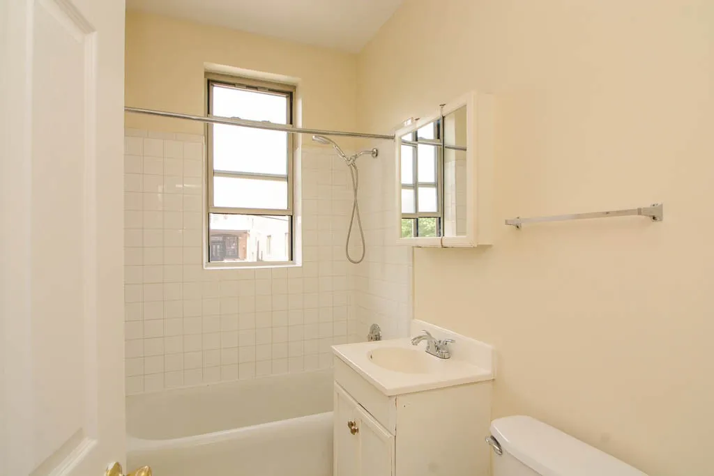 554 W Aldine Ave, , 60657, USA 60657-unit#3W-Chicago-IL