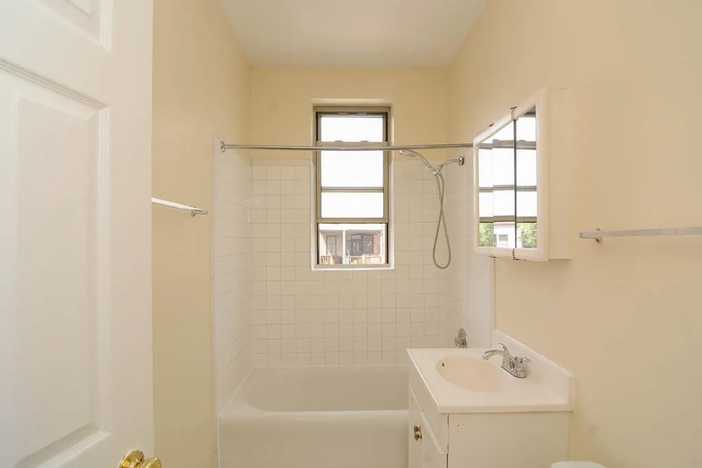 554 W Aldine Ave, , 60657, USA 60657-unit#3W-Chicago-IL