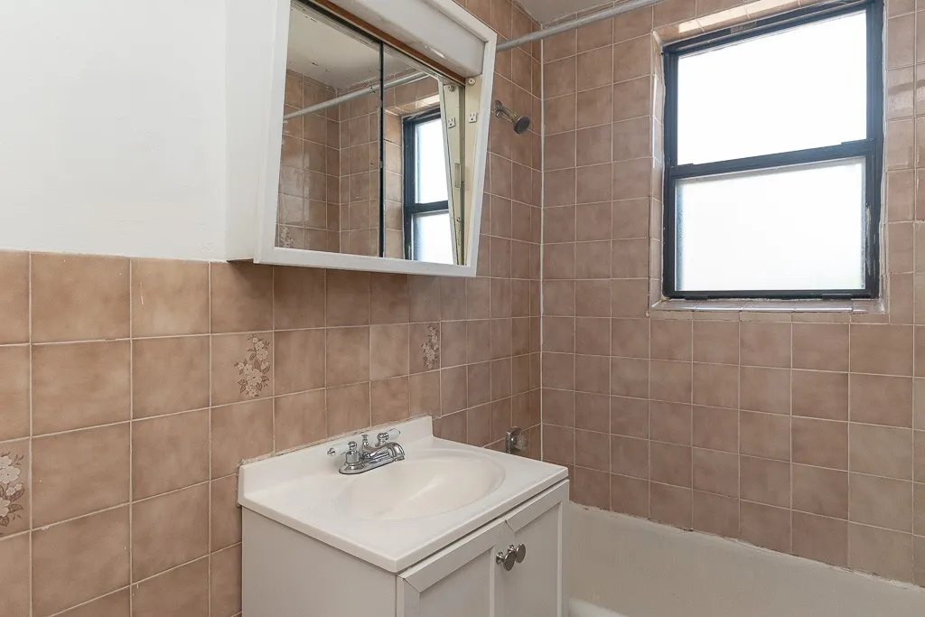 739 W Belmont Ave, , 60657, USA 60657-unit#302-Chicago-IL