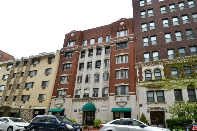 425 W Roscoe St, , 60657, USA 60657-unit#301-Chicago-IL