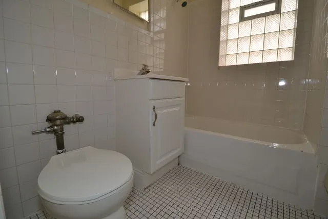 425 W Roscoe St, ,  60657, USA 60657-unit#302-Chicago-IL