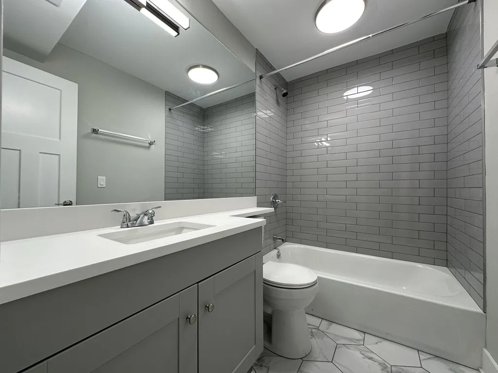 1220 N La Salle Dr, ,  60610, USA 60610-unit#2D-Chicago-IL