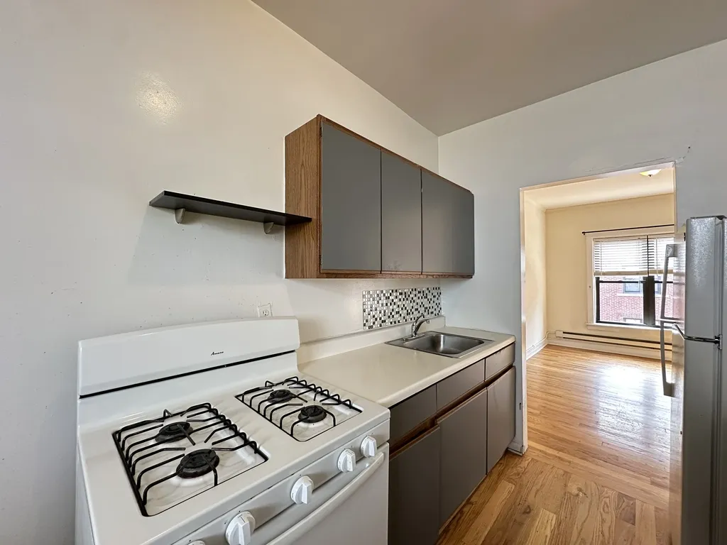 819 W Waveland Ave, , 60613, USA 60613-unit#2S-Chicago-IL