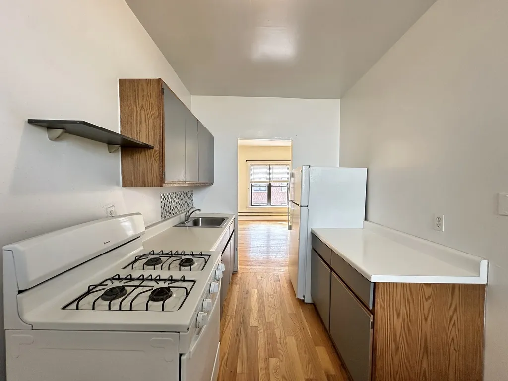 819 W Waveland Ave, , 60613, USA 60613-unit#2S-Chicago-IL