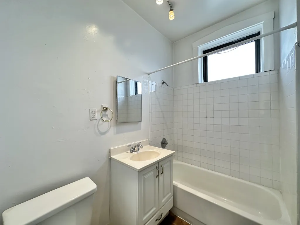 819 W Waveland Ave, , 60613, USA 60613-unit#2S-Chicago-IL
