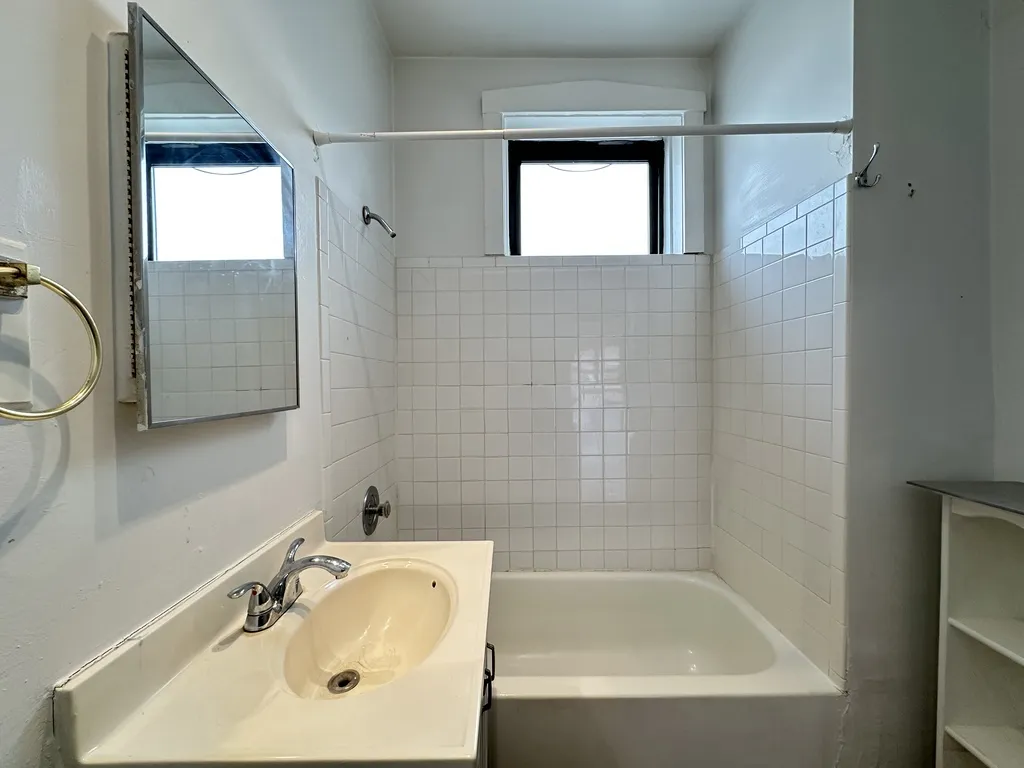 819 W Waveland Ave, , 60613, USA 60613-unit#2S-Chicago-IL
