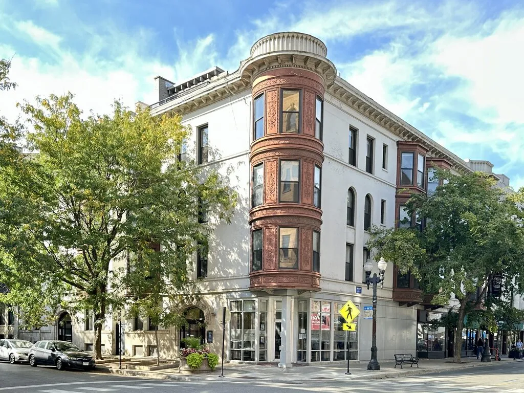 600 W Surf St, ,  60657, USA 60657-unit#4-Chicago-IL