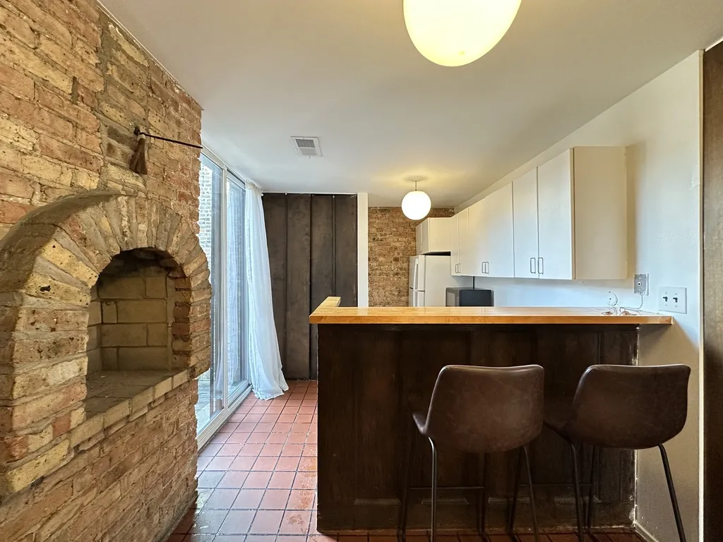 600 W Surf St, ,  60657, USA 60657-unit#4-Chicago-IL