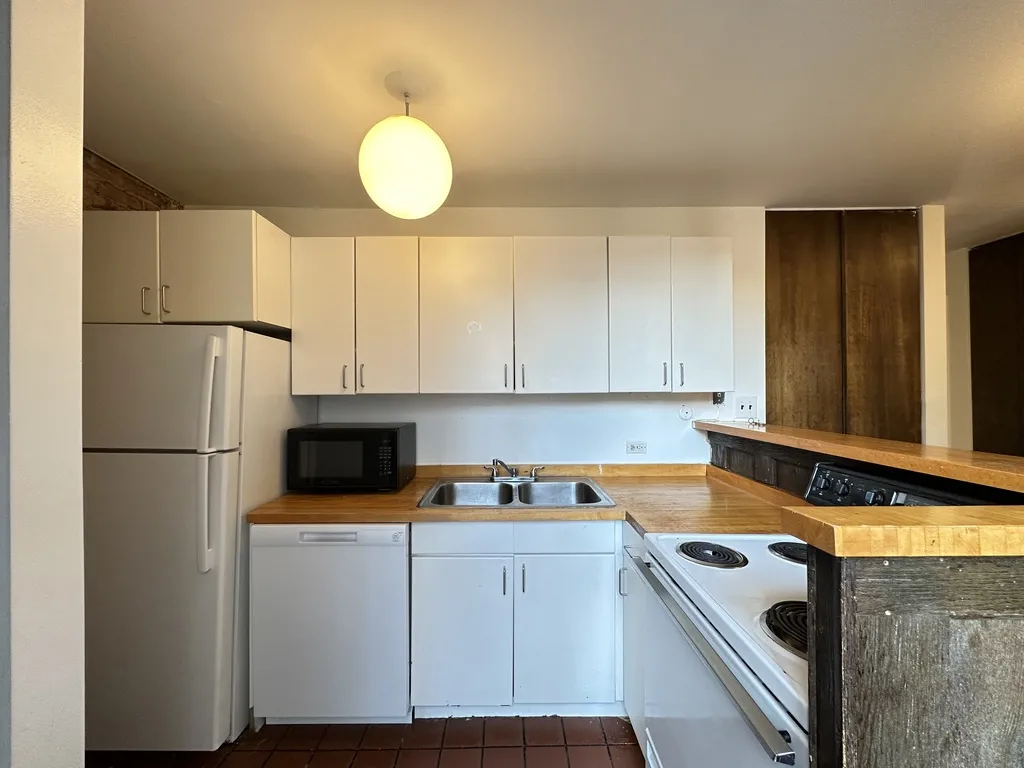 600 W Surf St, ,  60657, USA 60657-unit#4-Chicago-IL