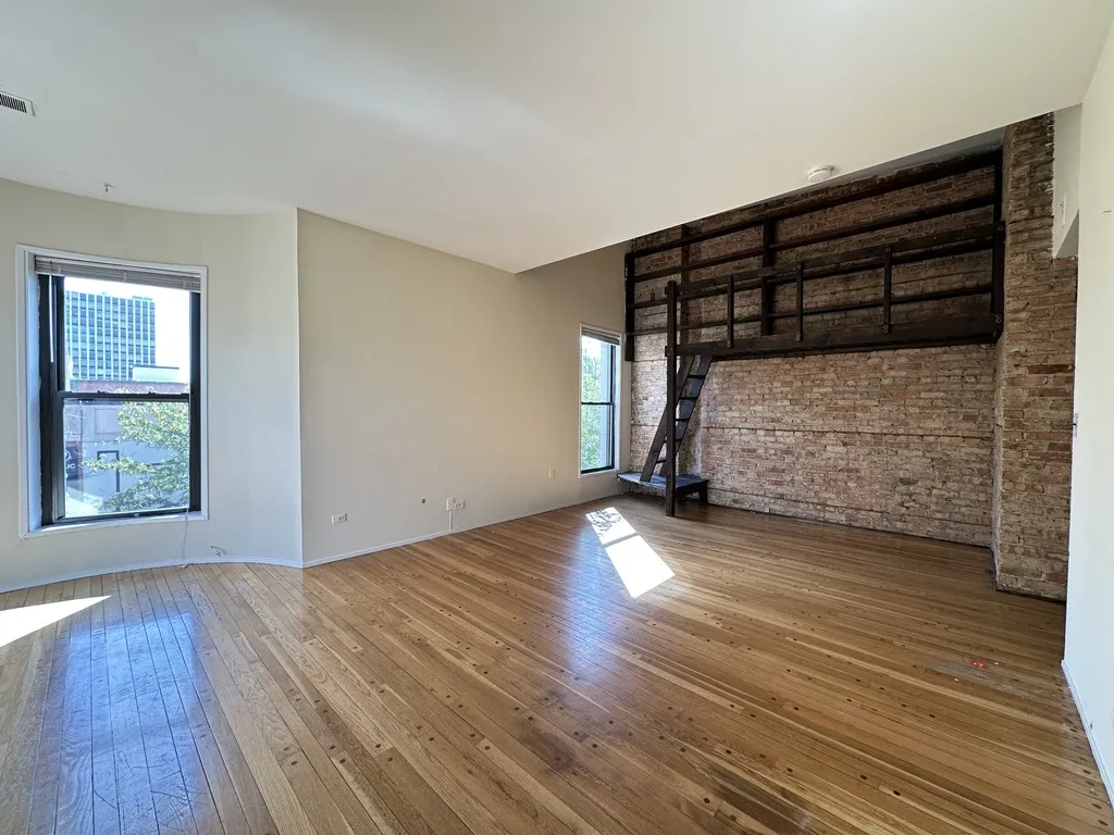 600 W Surf St, ,  60657, USA 60657-unit#4-Chicago-IL
