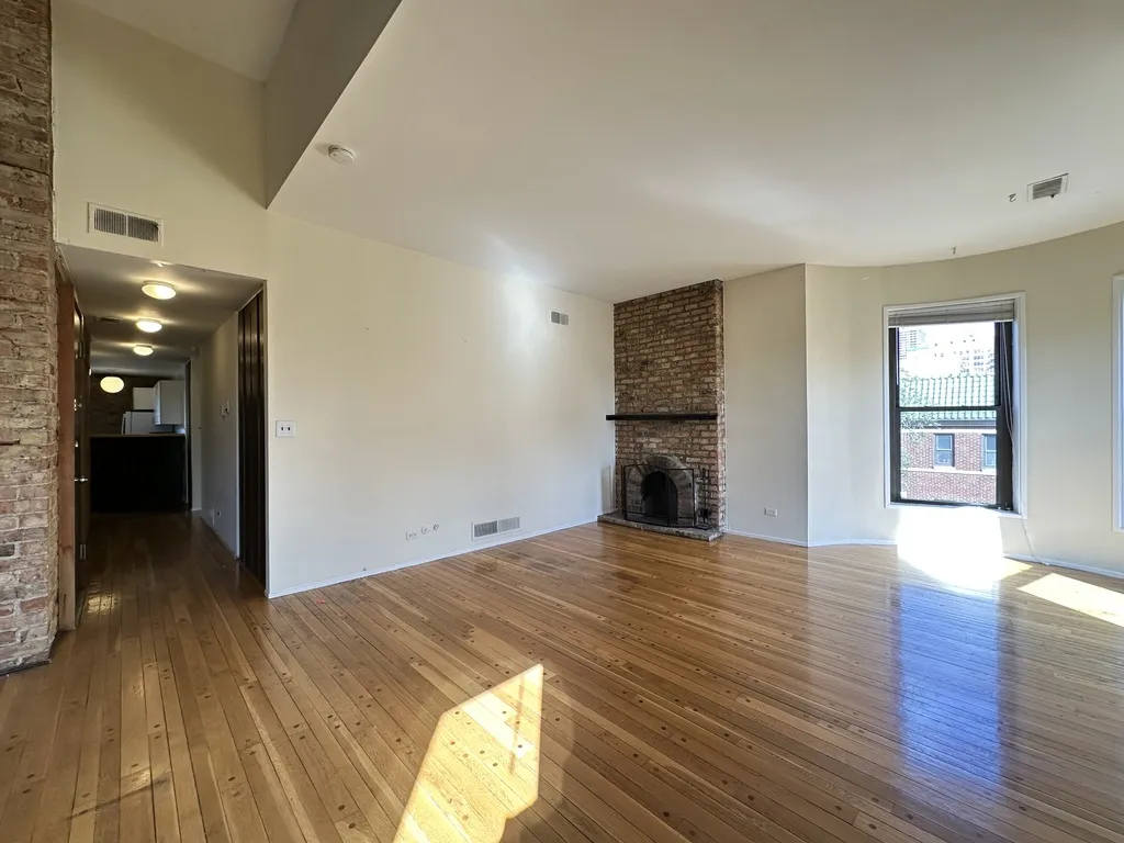600 W Surf St, ,  60657, USA 60657-unit#4-Chicago-IL