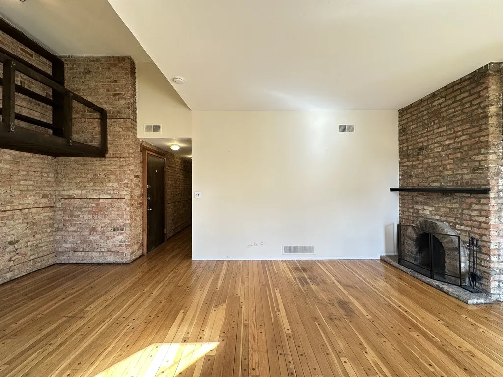 600 W Surf St, ,  60657, USA 60657-unit#4-Chicago-IL