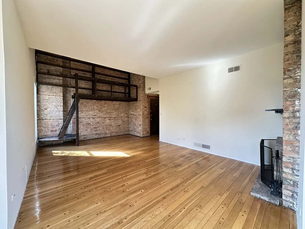 600 W Surf St, ,  60657, USA 60657-unit#4-Chicago-IL