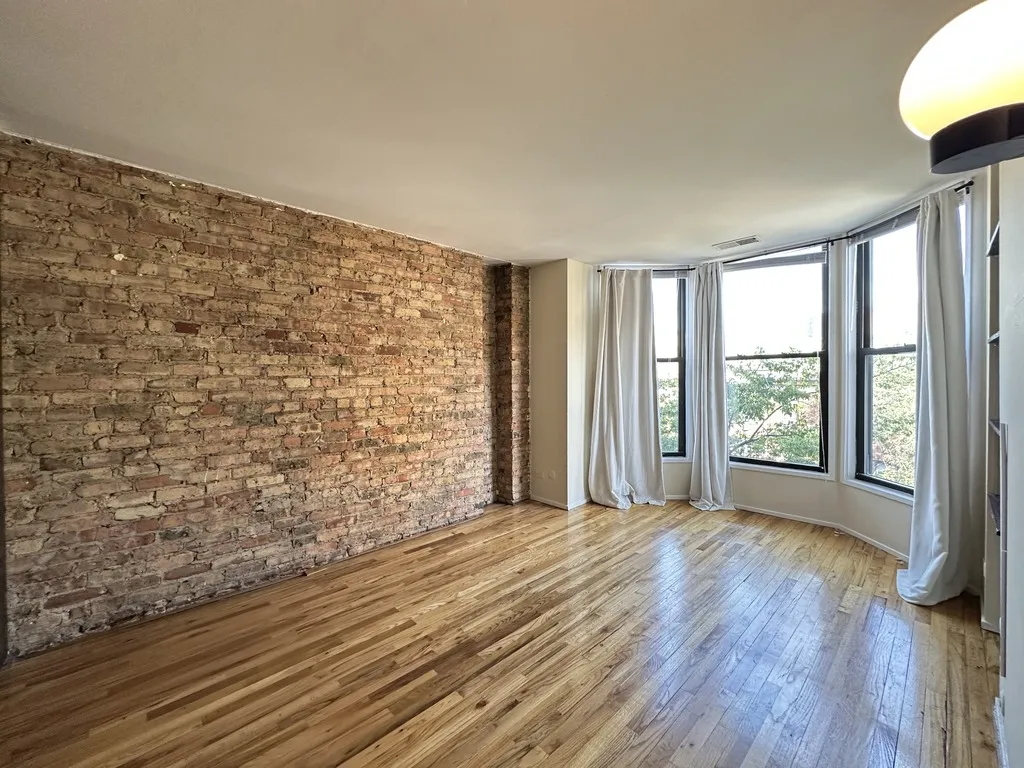600 W Surf St, ,  60657, USA 60657-unit#4-Chicago-IL
