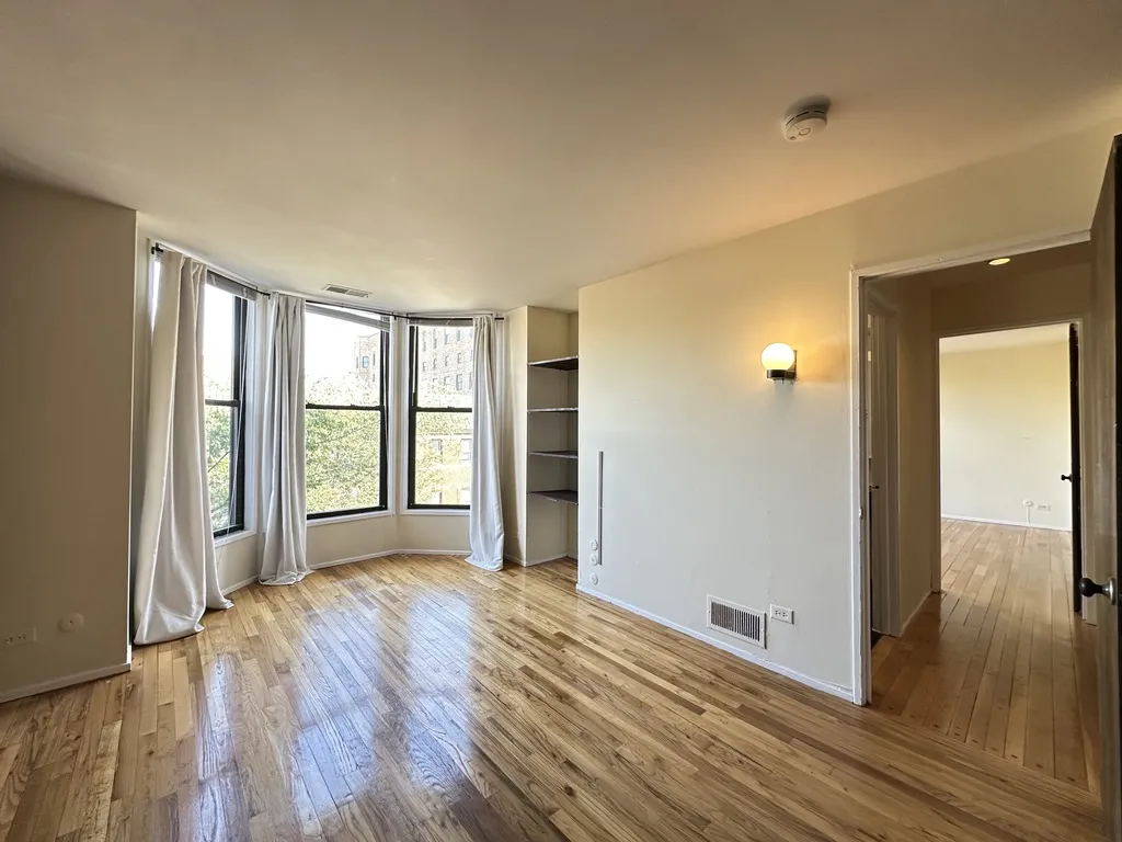 600 W Surf St, ,  60657, USA 60657-unit#4-Chicago-IL