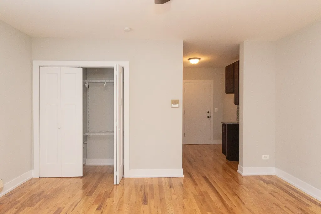 821a W Cornelia Ave, ,  60657, USA 60657-unit#213-Chicago-IL