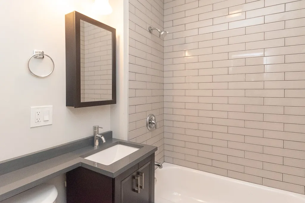 821a W Cornelia Ave, , 60657, USA 60657-unit#213-Chicago-IL