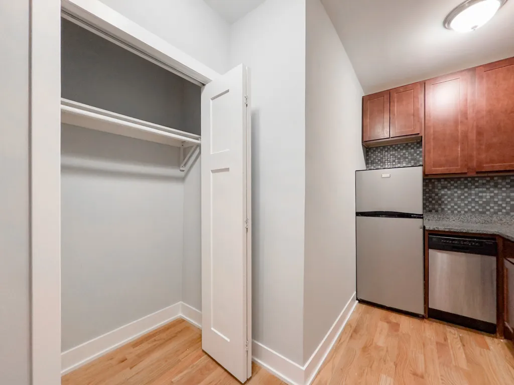 837 W Wolfram St, ,  60657, USA 60657-unit#107-Chicago-IL