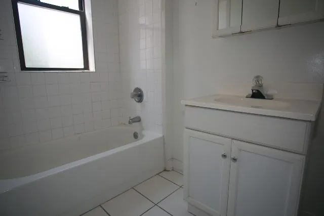 3825 N Fremont St, , 60613, USA 60613-unit#2E-Chicago-IL