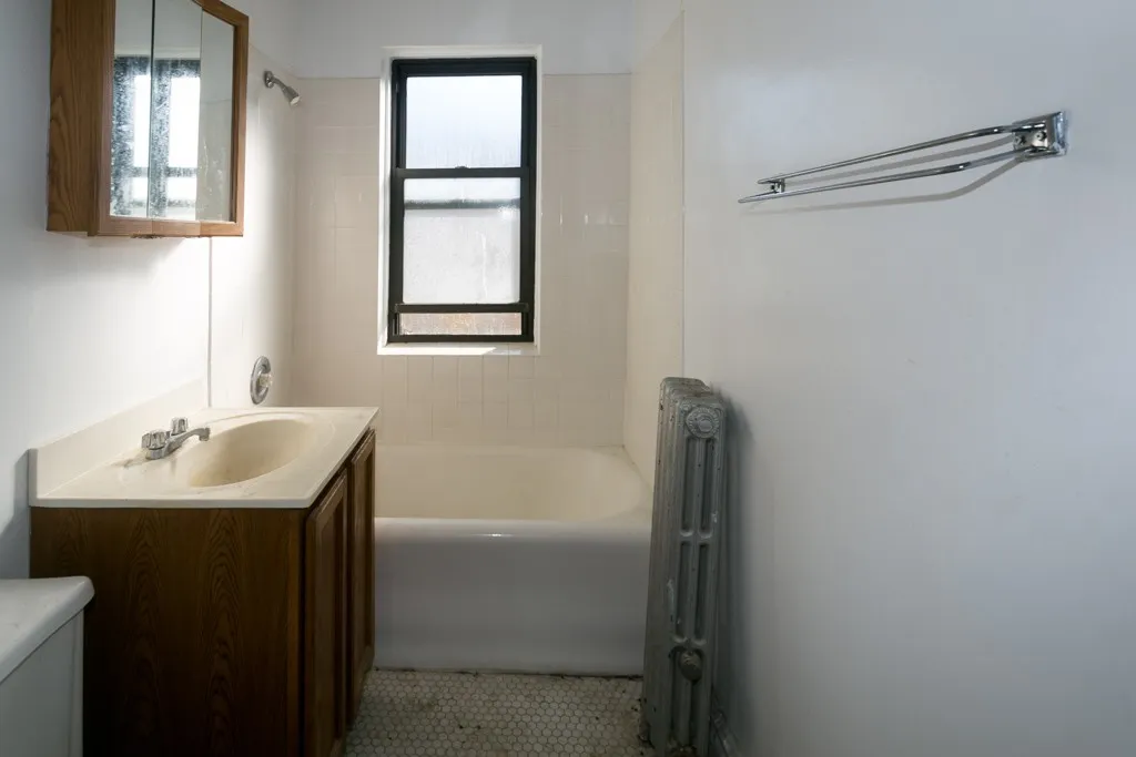 1913 W Larchmont Ave, ,  60613, USA 60613-unit#2A-Chicago-IL