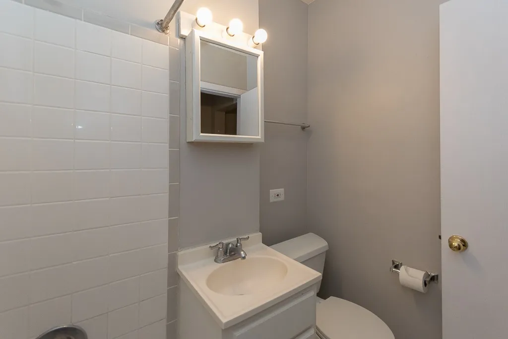 5748 N Winthrop Ave, , 60660, USA 60660-unit#302-Chicago-IL