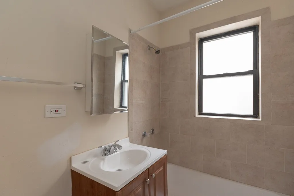 628 W Cornelia Ave, ,  60657, USA 60657-unit#1W-Chicago-IL
