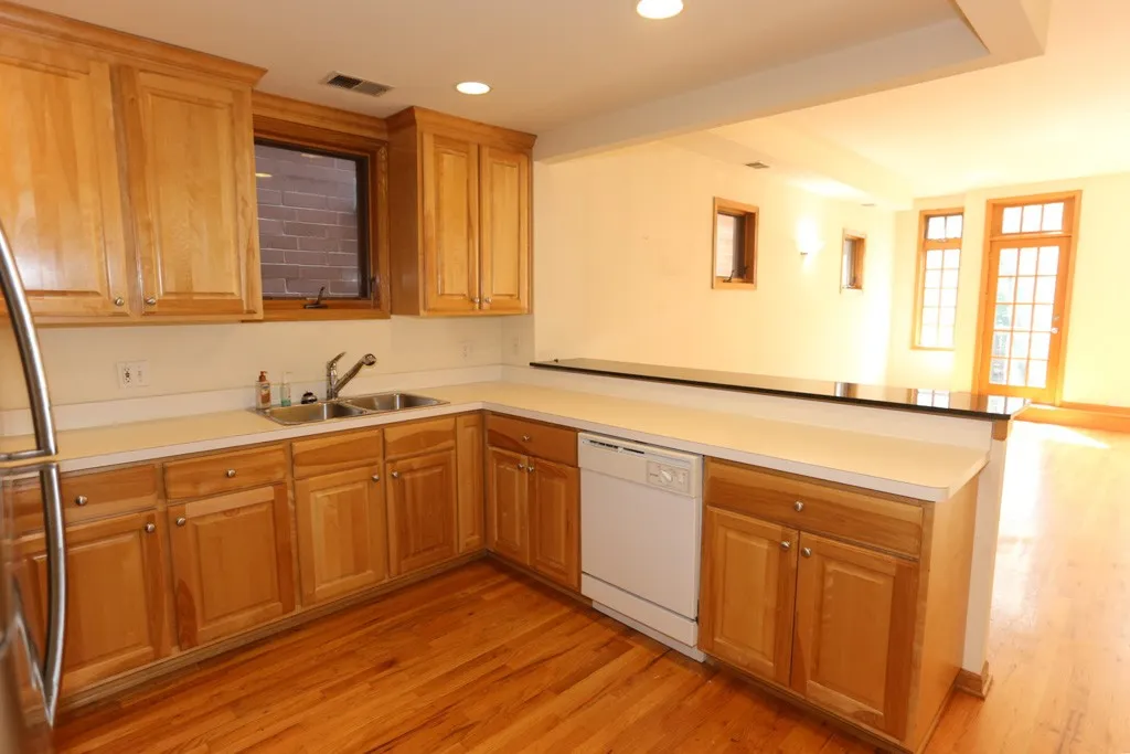 824 W Buckingham Pl, ,  60657, USA 60657-unit#1-Chicago-IL