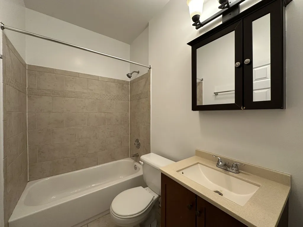 819 W Cornelia Ave, , 60657, USA 60657-unit#310-Chicago-IL