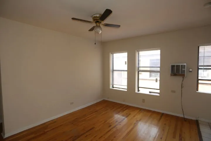 817 W Cornelia Ave, ,  60657, USA 60657-unit#303-Chicago-IL