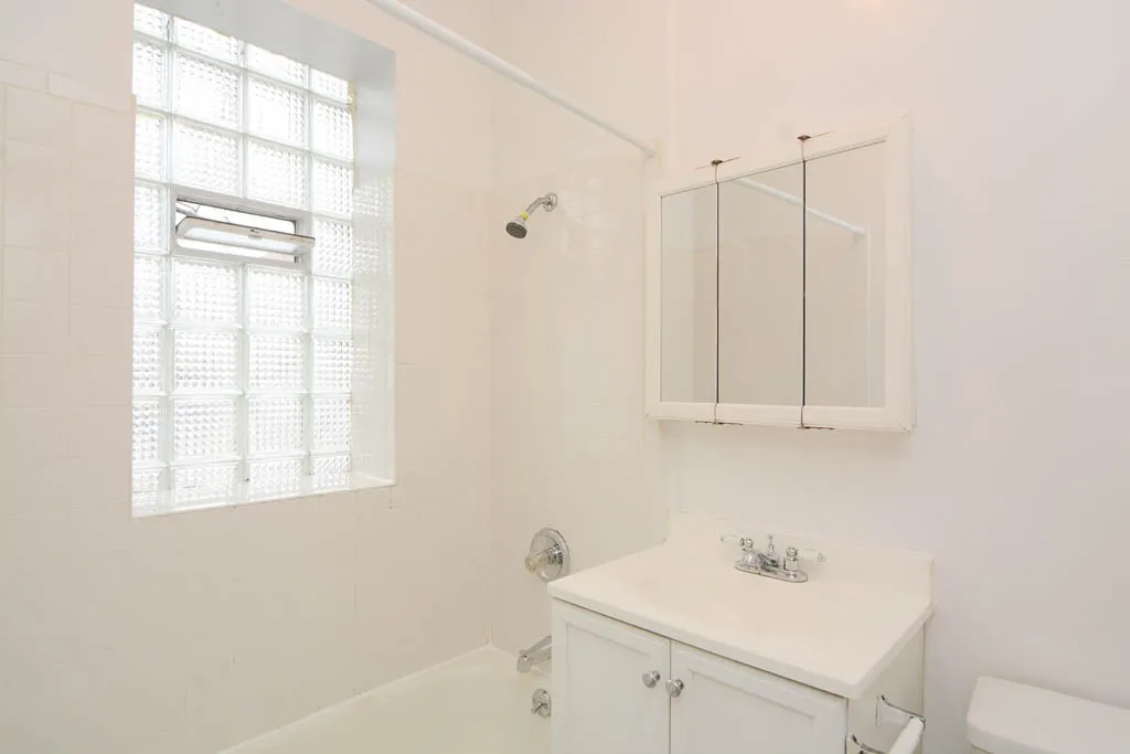 622 W Barry Ave, , 60657, USA 60657-unit#2N-Chicago-IL