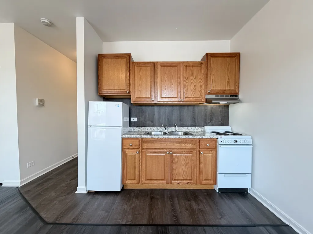 3957 W Irving Park Rd, ,  60618, USA 60618-unit#1-Chicago-IL