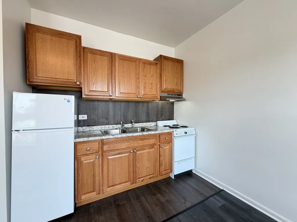 3957 W Irving Park Rd, ,  60618, USA 60618-unit#1-Chicago-IL