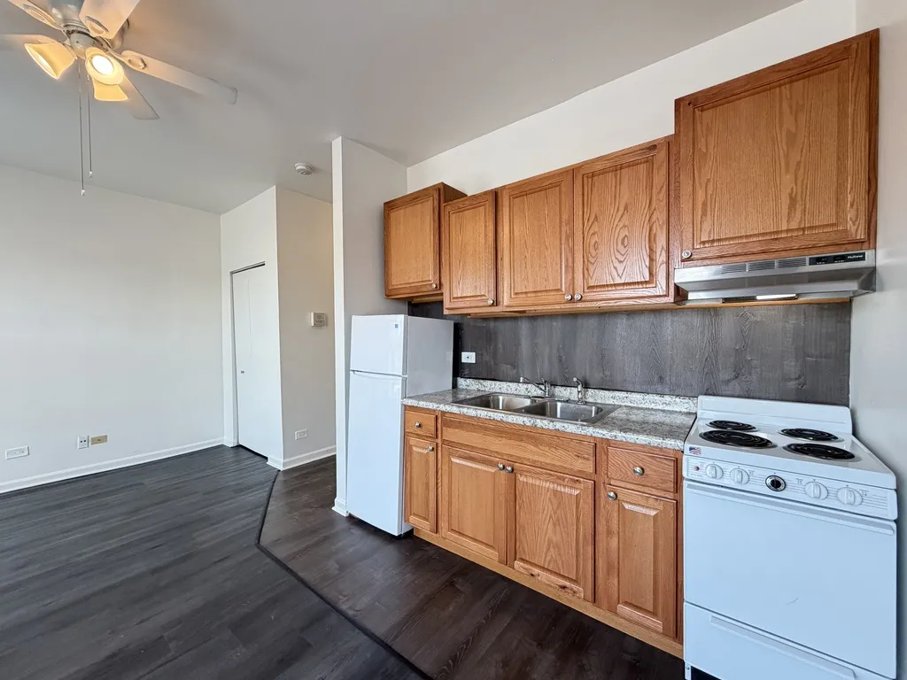 3957 W Irving Park Rd, ,  60618, USA 60618-unit#1-Chicago-IL