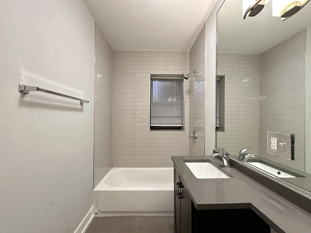 713 W Brompton Ave, ,  60657, USA 60657-unit#55-Chicago-IL