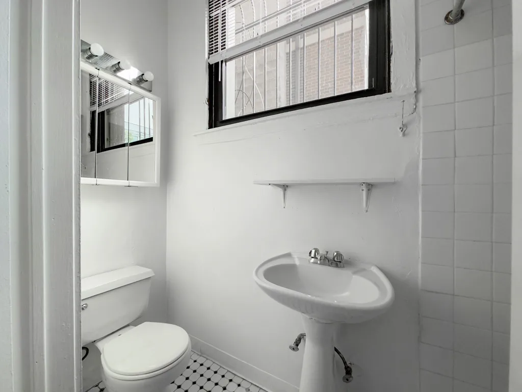 816 W Waveland Ave, , 60613, USA 60613-unit#33-Chicago-IL