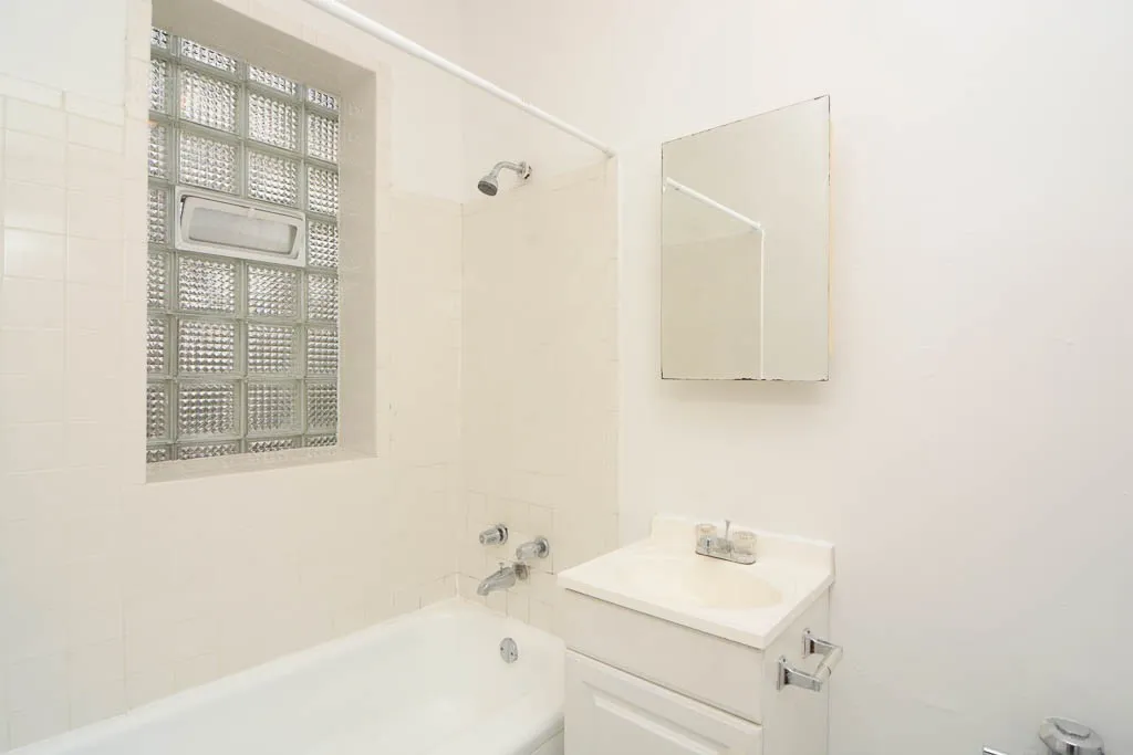 620 W Barry Ave, ,  60657, USA 60657-unit#2N-Chicago-IL